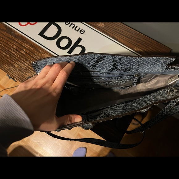 Micheal kors blue snake skin bag. - Picture 4 of 5